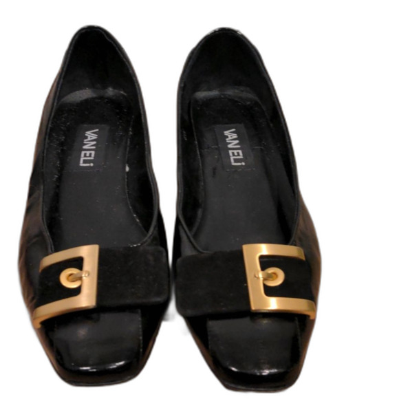 Vaneli low heel patent leather shoes with gold buckle detail - Picture 2 of 4